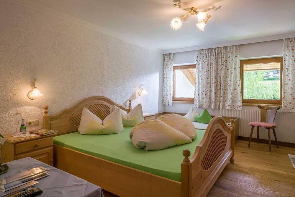 Wachhof - Urlaub am Bauernhof Achensee - Doppelzimmer Rotspitz in Maurach, Eben am Achensee