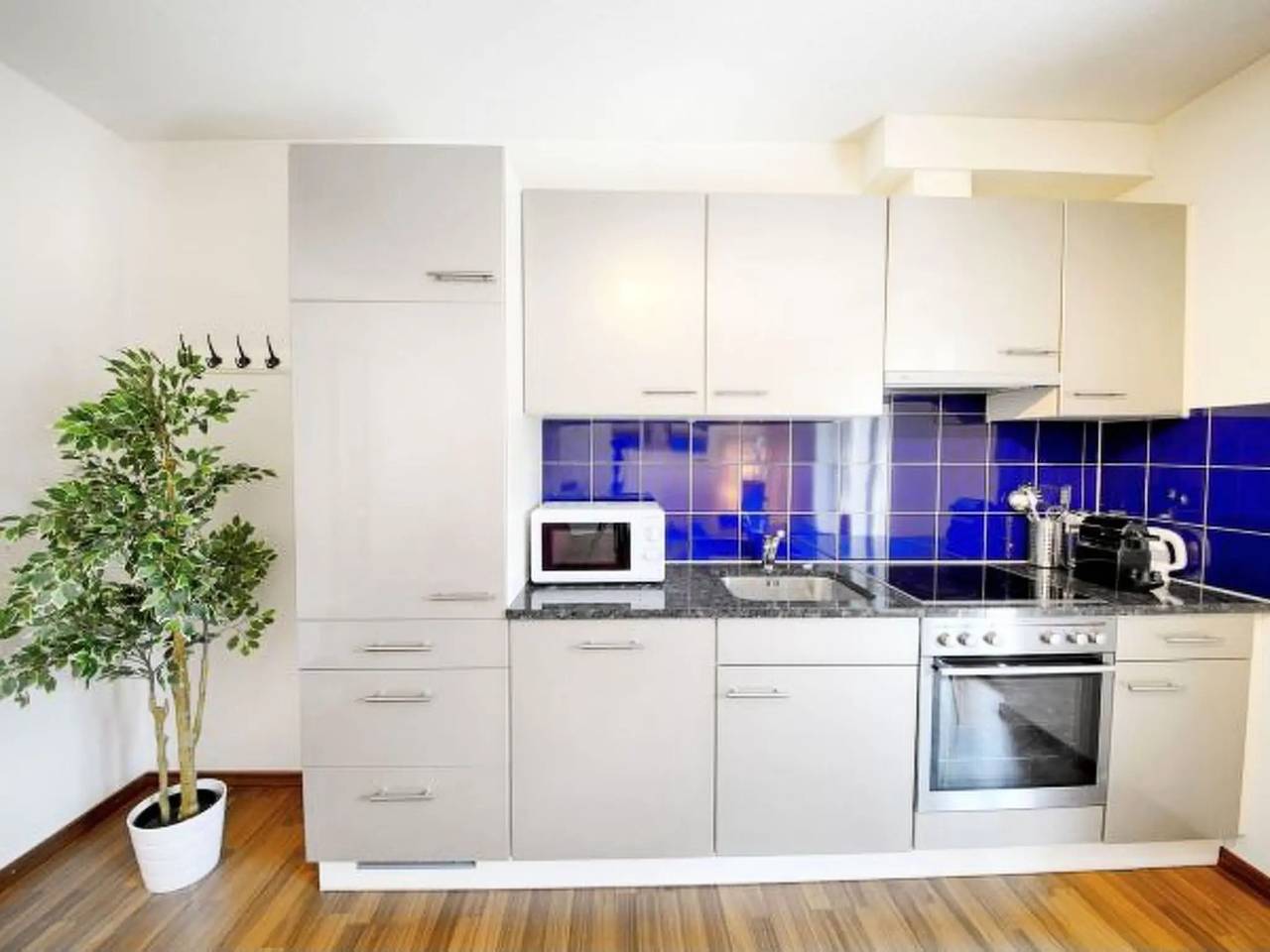 Apartamento entero, 1 Pièce 4 Personnes in Zürich 50 Oerlikon, Zúrich