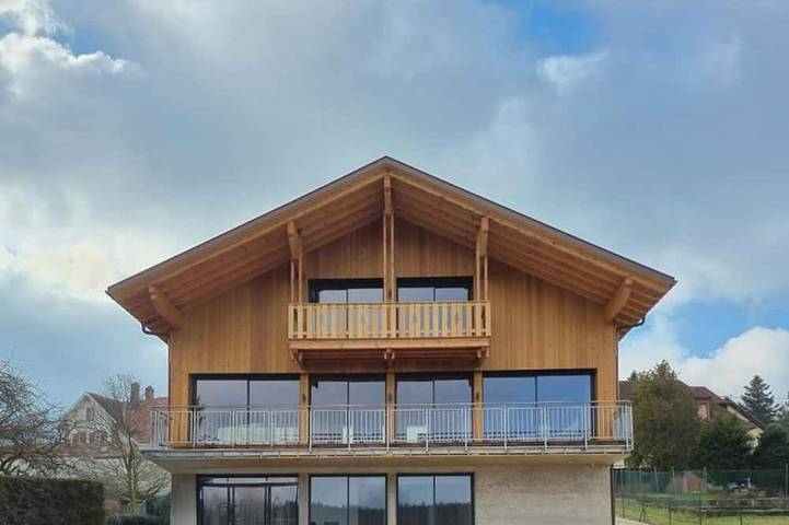 Gîte pour 14 personnes, avec Balcon et Jacuzzi ainsi que Jardin et Sauna