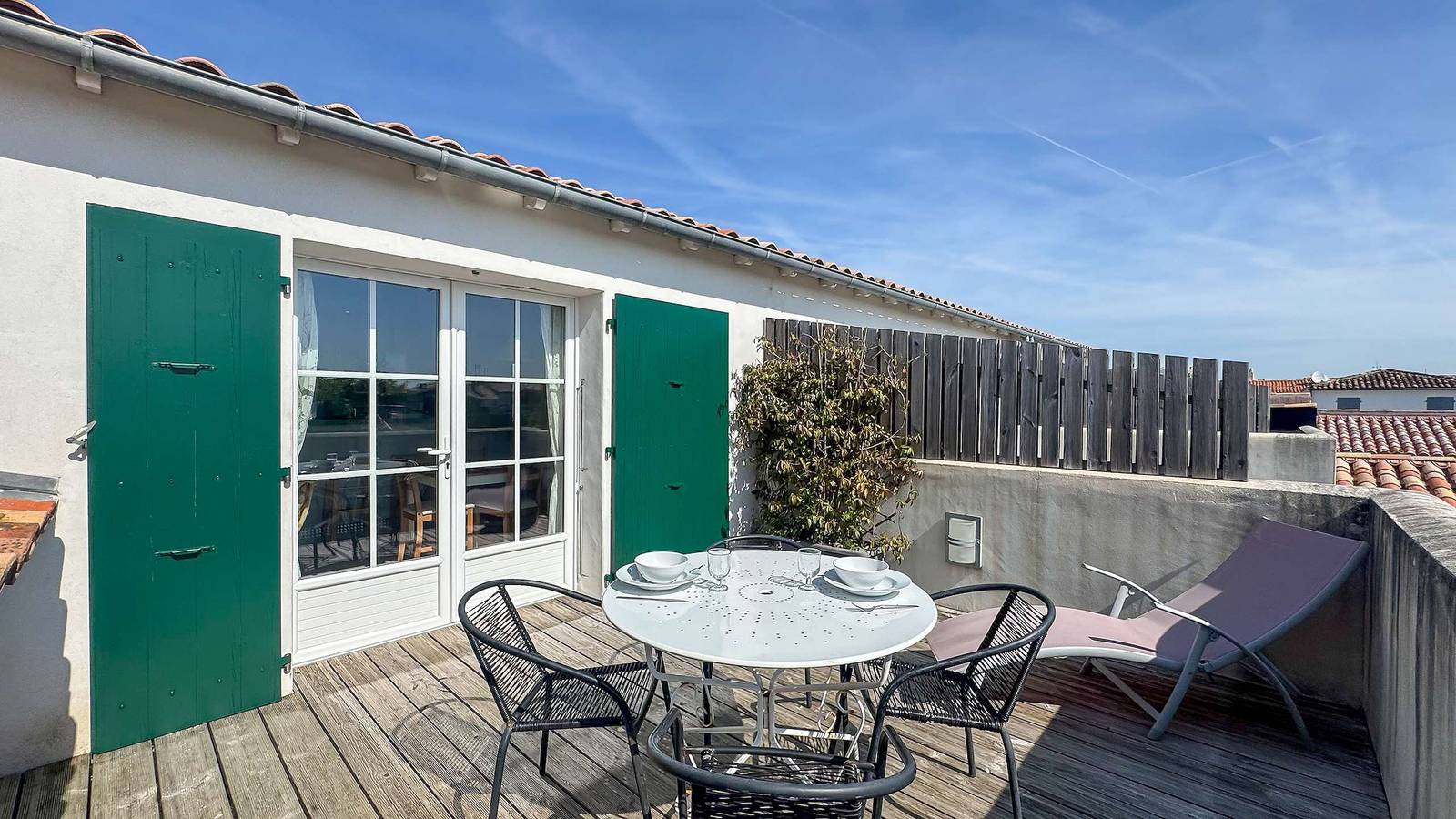 Entire holiday apartment, Pretty apartment with a view of the bell tower in Ars-en-Ré, Ile de Re