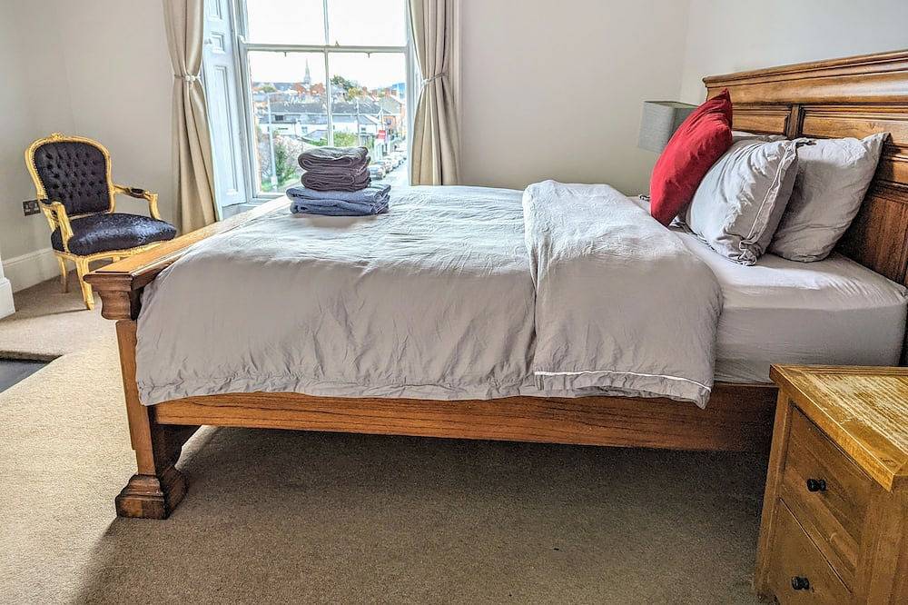 Spacious Georgian Period House in Rathgar, Dublin. 4 Bedroom, 3 Bath, Sleeps 9 in Rathgar, Dublin