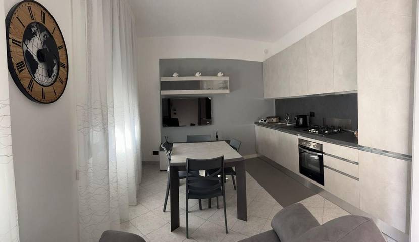 Apartment 'Casa Martina' with Private Terrace, Shared Garden and Air Conditioning