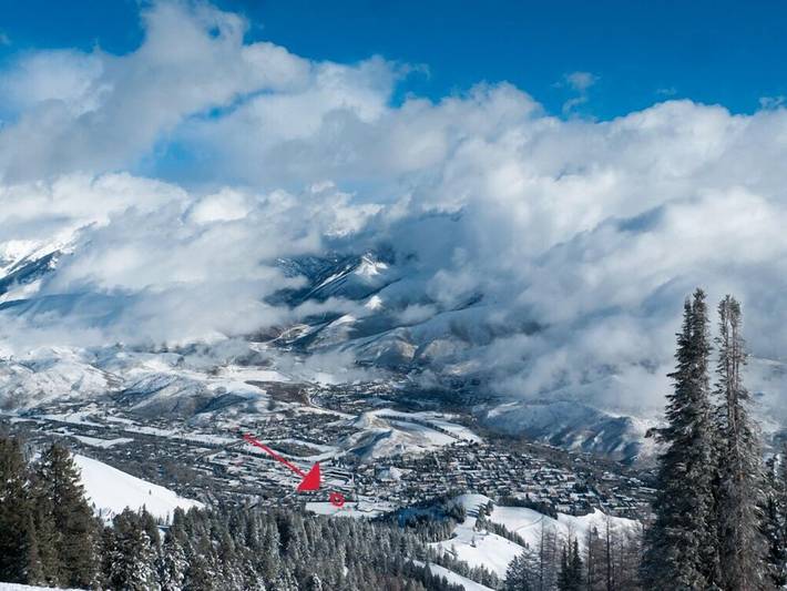 Vacation rental for 4 people, with hot tub and yard in Sun Valley ID