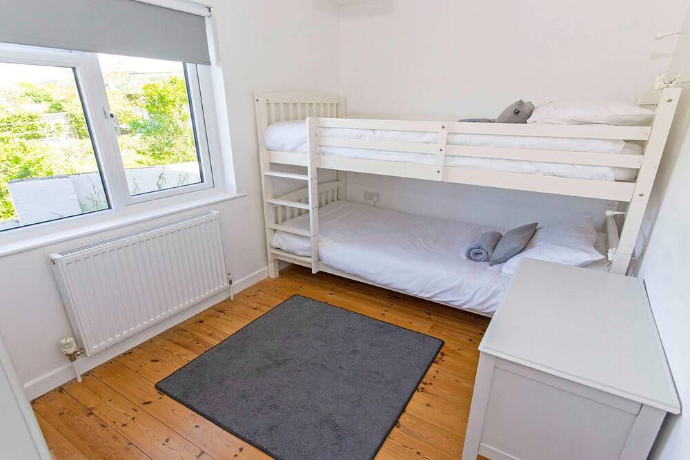 Rooftops, Sleeps 8 | Hot Tub*, Views & Log Burner in Braunton, Devon