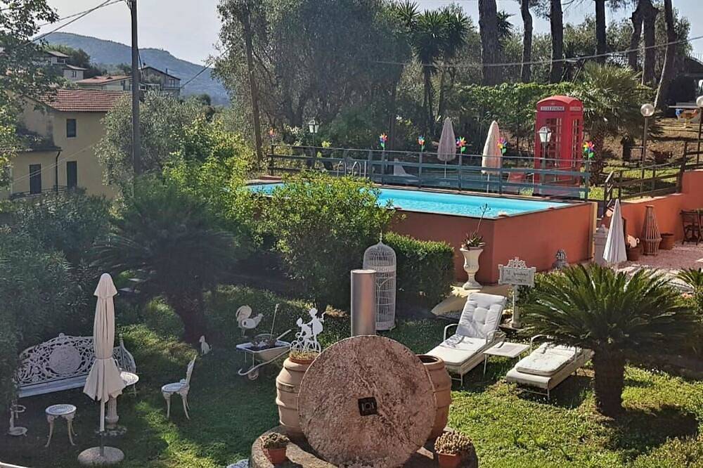 Ganze Wohnung, Ferienwohnung für 4 Personen mit Terrasse und Meerblick in Massarosa, Italienische Riviera