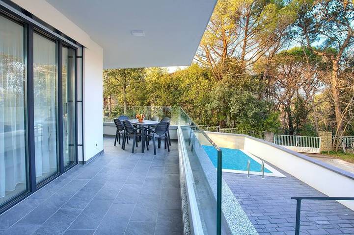 Ferienwohnung für 8 Personen, mit Terrasse in Malinska