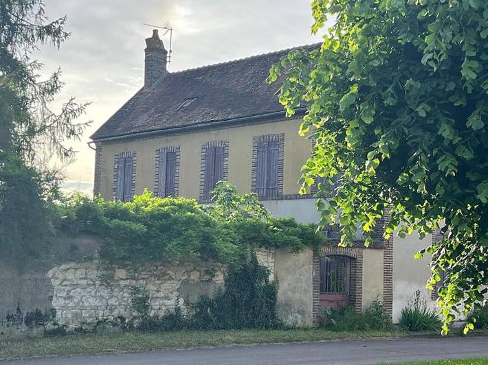 Location de vacances pour 9 personnes, avec Terrasse et Jardin dans Champlost