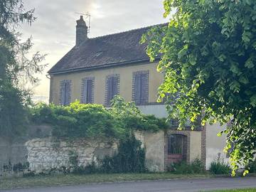 Gîte pour 9 personnes, avec jardin et terrasse dans Champlost