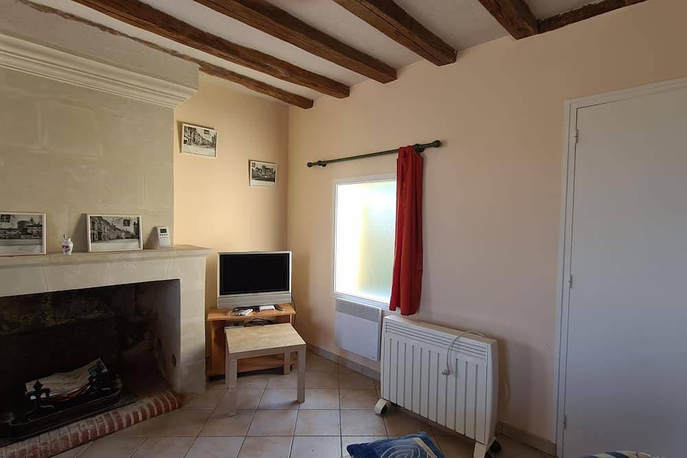 Charming independent tuffeau house in Saint-Cyr-en-Bourg, Vallée de la Loire