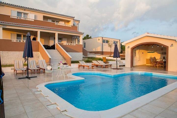 Ferienhaus für 10 Personen, mit Balkon und Garten