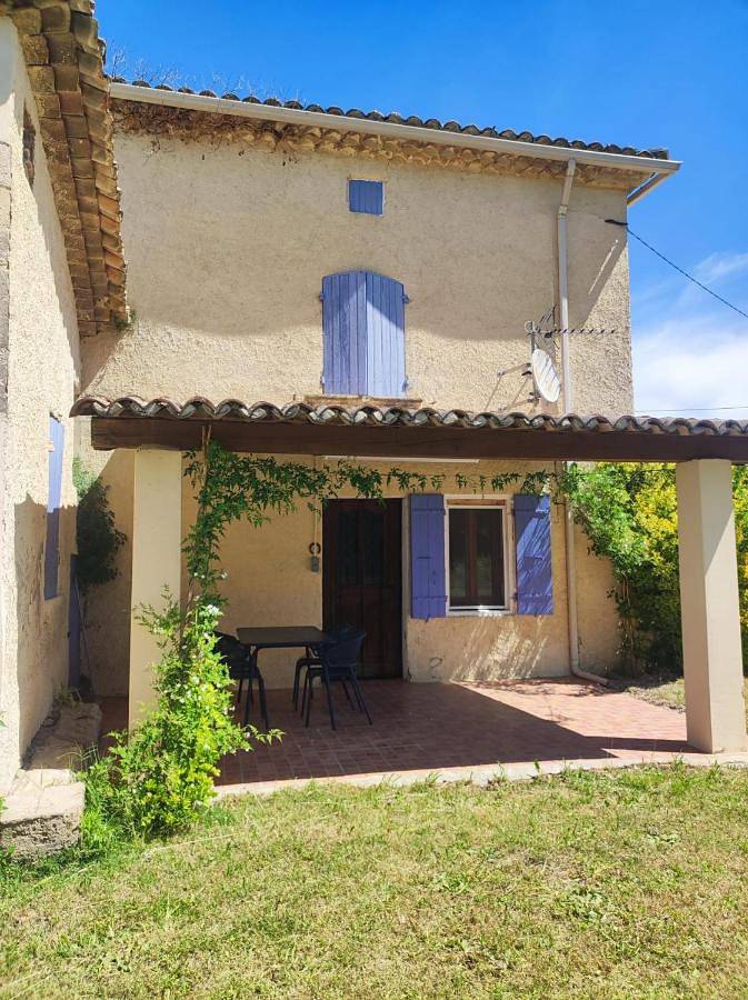 Location de vacances pour 2 personnes, avec Terrasse ainsi que Jardin et Vue à Bouchet