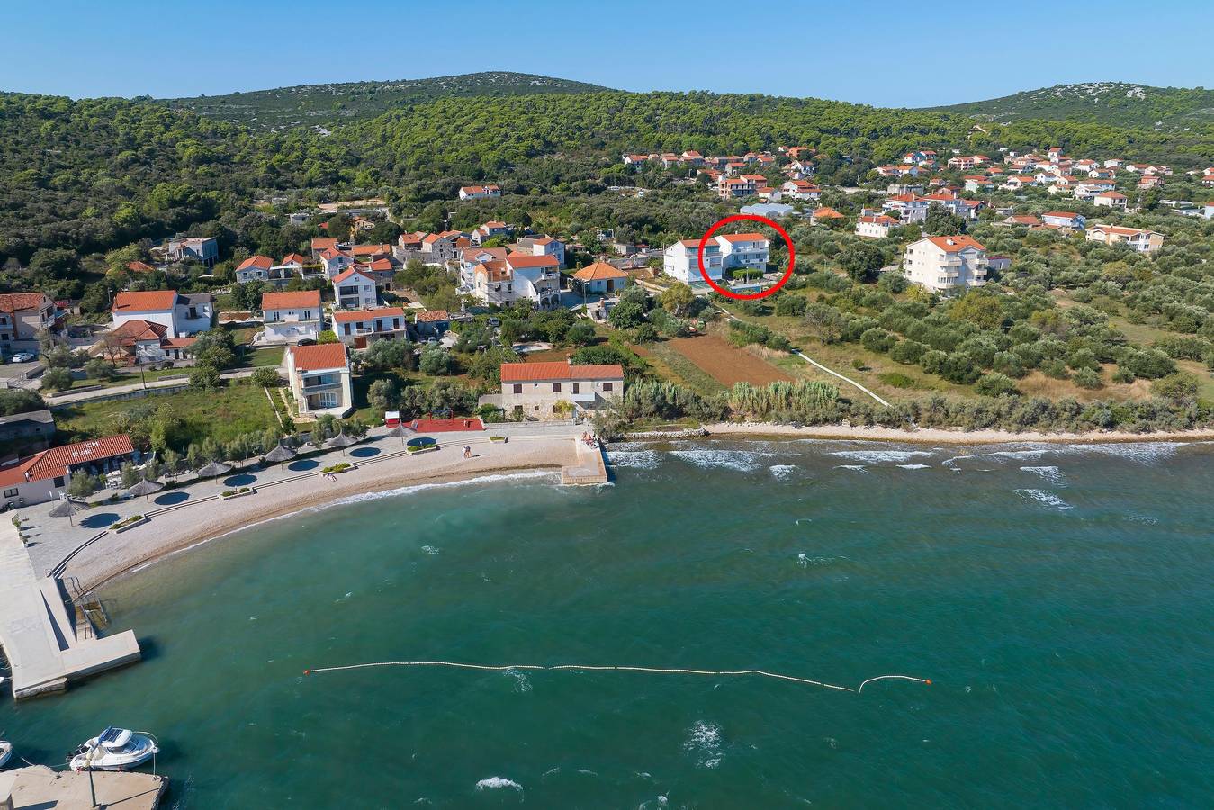 Ganze Wohnung, 2-Zimmer-Ferienwohnung mit Terrasse und Meerblick Tkon, Pasman A-8302-b in Ugrinici, Tkon