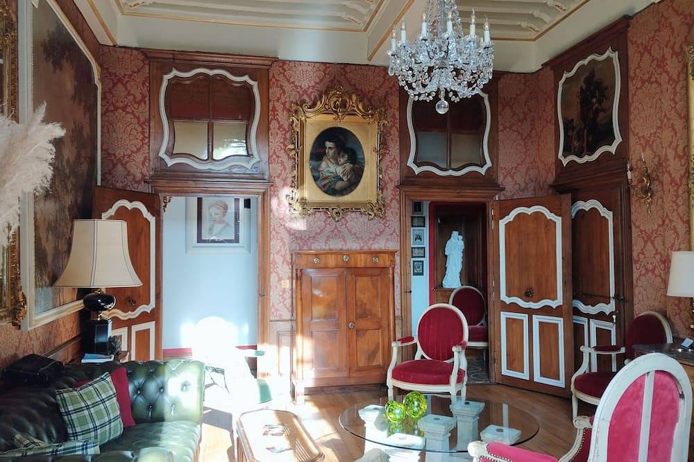 Appartement entier, Un voyage temporel en coeur de ville in Chalon-sur-Saône, Région de Chalon-sur-Saône