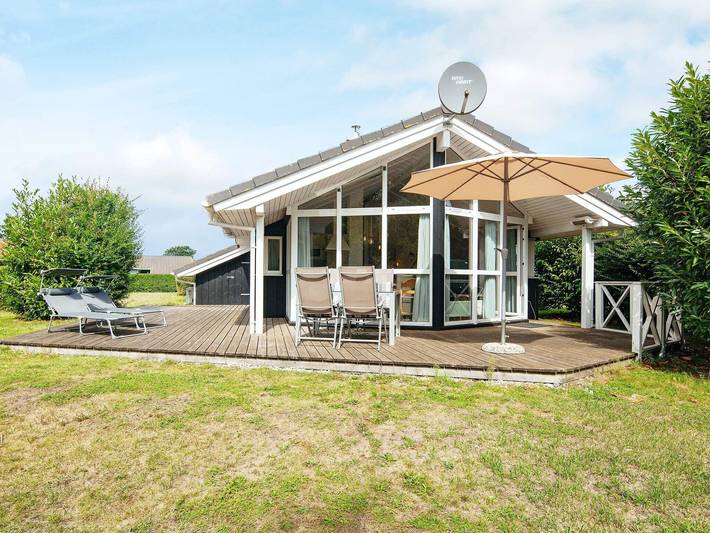 Ferienhaus für 6 Personen, mit Whirlpool und Terrasse sowie Garten und Sauna in Lensterstrand
