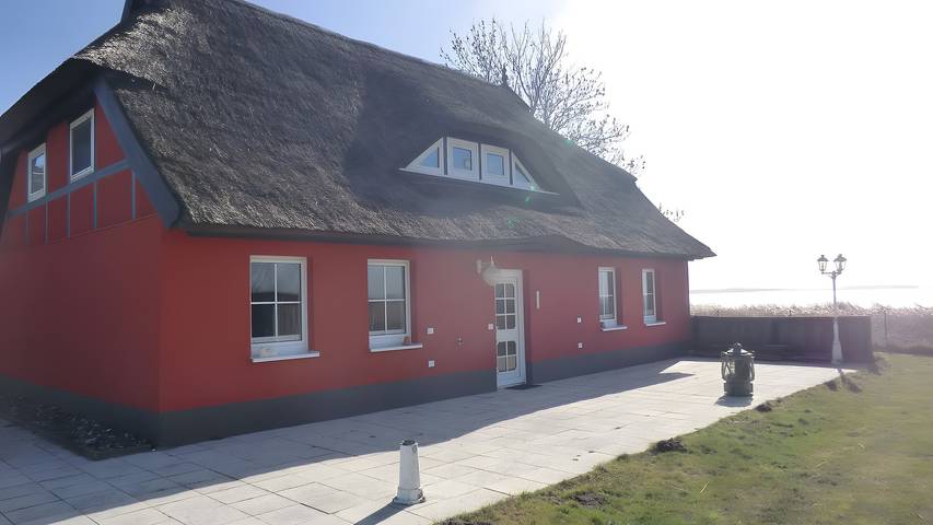 Ferienwohnung für 4 Personen, mit Garten und Seeblick in Lütow