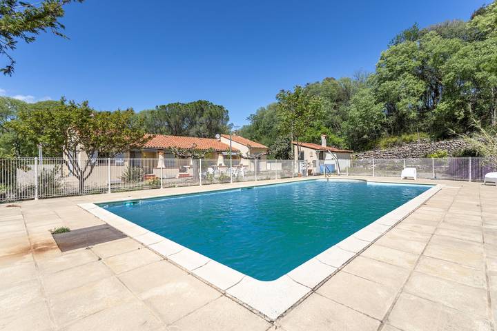 Ferienhaus 5 mit Bergblick, Gemeinschaftspool und Wlan in Reynès, Mittelmeerküste (Frankreich)