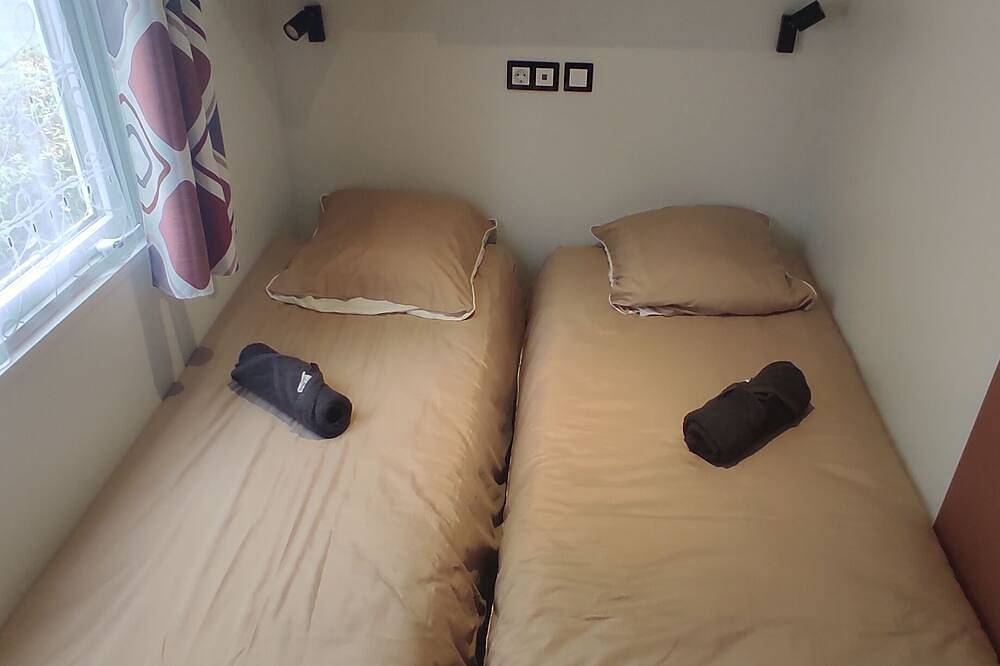 Mobil-home confortable et lumineux pour des vacances réussies in Saint-Hubert-des-Biards, Région de Bayeux