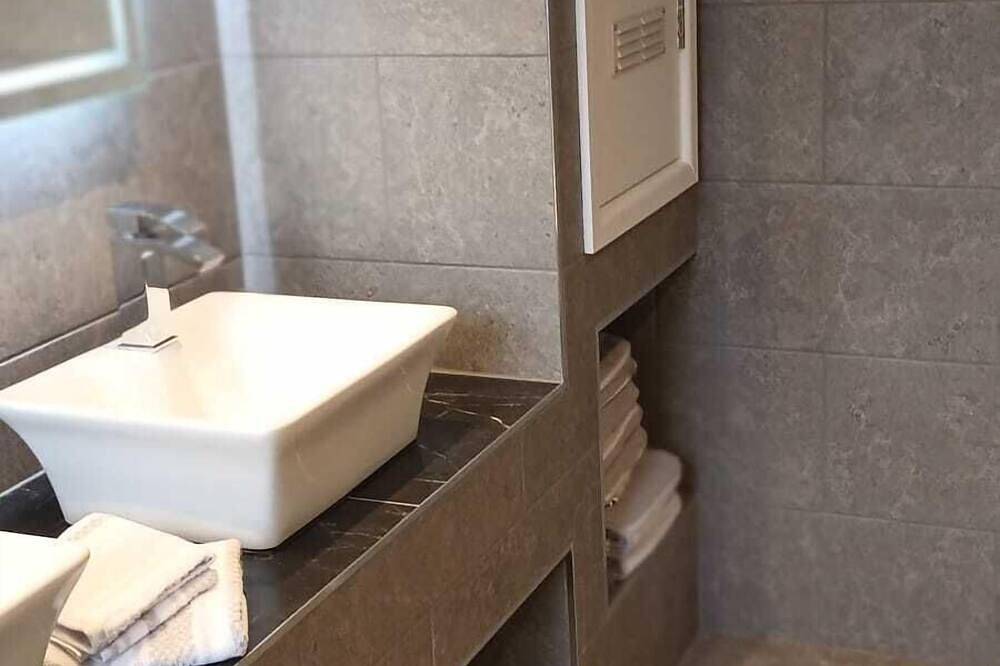 Ganze Wohnung, Studio-Eigenes Badezimmer in St Helens, Nordwestengland