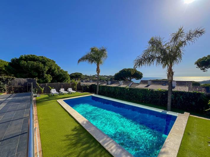 Chalet para 8 personas, con terraza además de jardín y piscina, Se admiten mascotas en Maresme - 2
