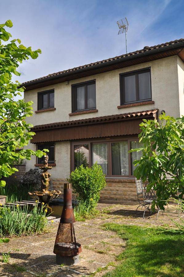 Location de vacances pour 2 personnes, avec vue ainsi que balcon et jardin à Tournus