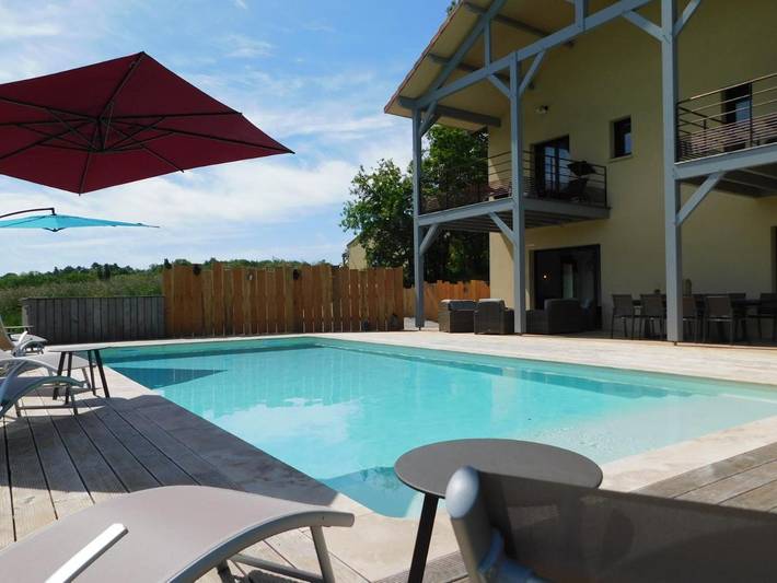 Location de vacances pour 8 personnes, avec vue ainsi que piscine et jardin, animaux acceptés à Veyrines-de-Domme - 2