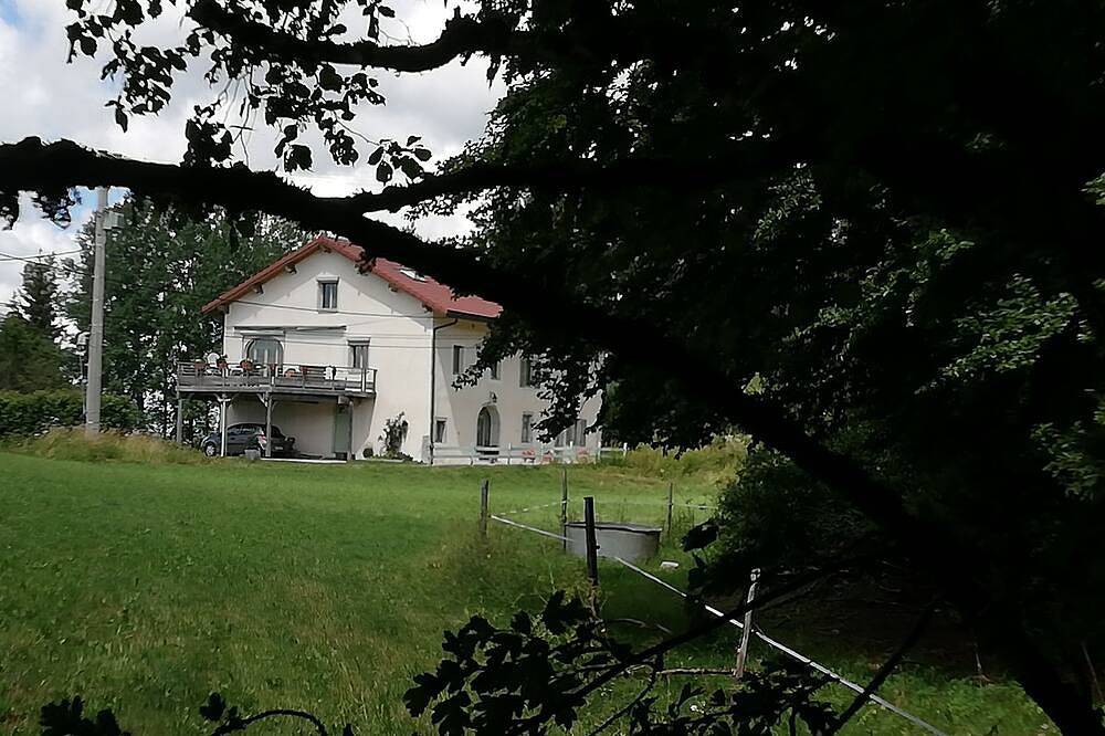Appartement entier, Logement situé à 1000 mètres en pleine nature in Longchaumois, Parc naturel régional du Haut-Jura
