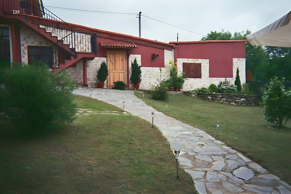 Casa rural 'El Mirador De La Pola Nava' con vistas a la montaña in Nava, Provincia de Asturias