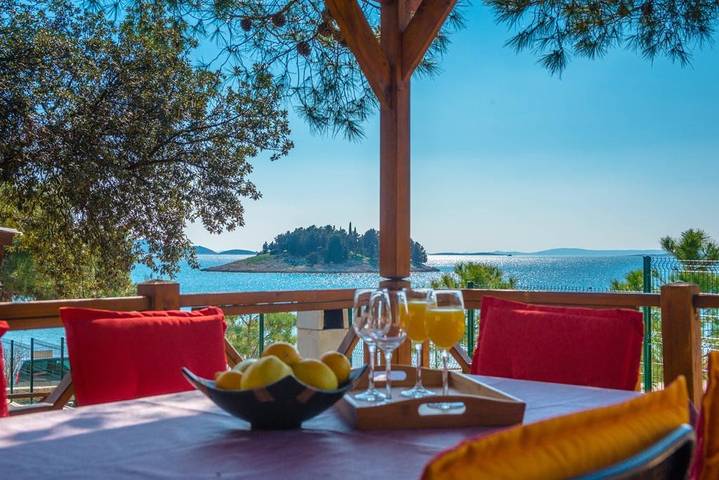 Ferienwohnung für 4 Personen, mit Balkon/Terrasse, mit Haustier in Pakostane