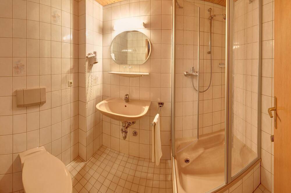 Ganze Wohnung, Ferienwohnung Ahorn für 4 Personen mit Balkon, 50 qm in Inzell, Bayerische Alpen