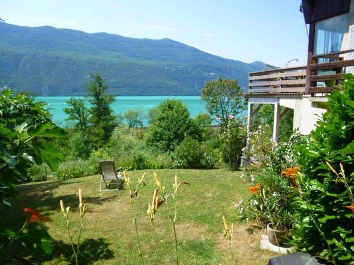 Gîte pour 2 personnes, avec terrasse et jardin ainsi que vue sur le lac et vue à Brison-Saint-Innocent - 3