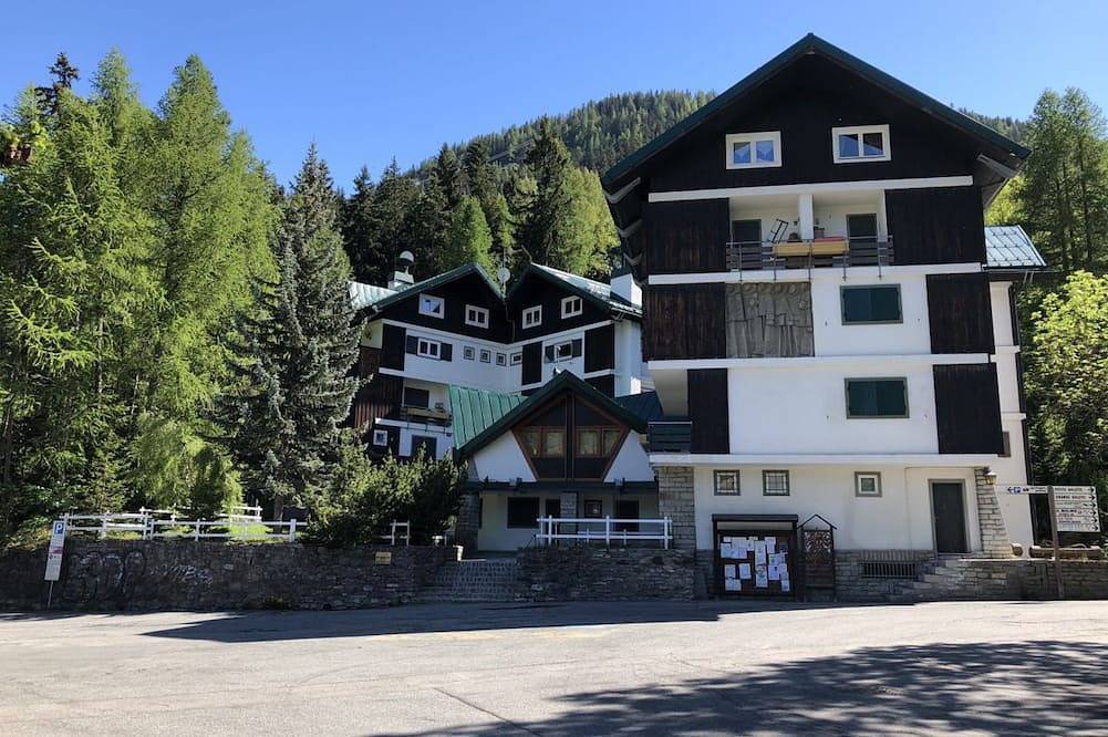 Entire apartment, Guesthost - Cosy 85 sqm flat on 2 levels for 4 people, on the 3th floor of a typical mountain-style building (Without Lift with stairs to access it).We are located in La Thuile, an Alpine resort famous for its ski slopes and peaceful atmosphere, close to in La Thuile (town), La Thuile