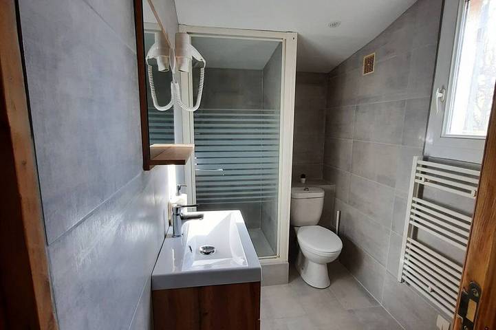 Gîte pour 4 personnes, avec terrasse ainsi que jardin et piscine à Dauphin (homonymie) - 4
