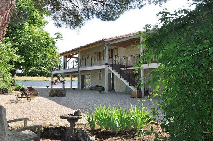 Gîte pour 8 personnes, avec jardin ainsi que piscine et terrasse en Gironde - 4