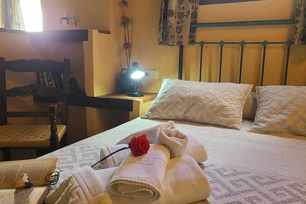 Apartamento entero, Acogedor apartamento con chimenea y jacuzzi in Fuentes de Cesna, Algarinejo