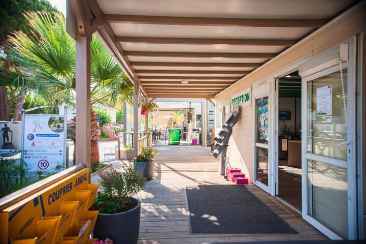 Camping pour 6 personnes, avec terrasse et piscine au Grau-d'Agde - 3