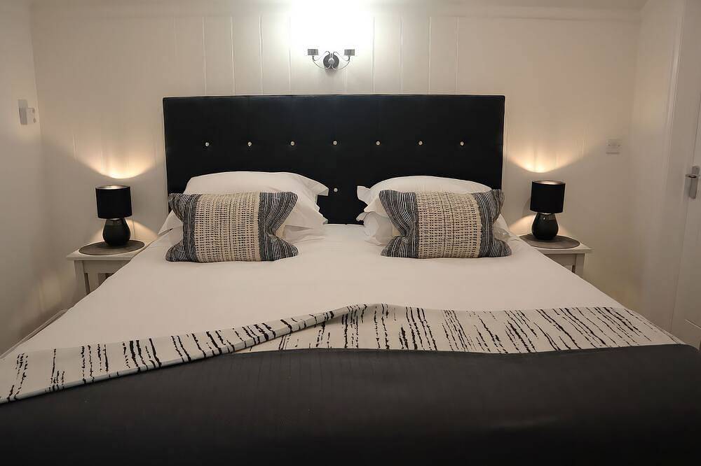 Lavender Barn, pet friendly, with a garden in Crantock in Crantock, Cornwall