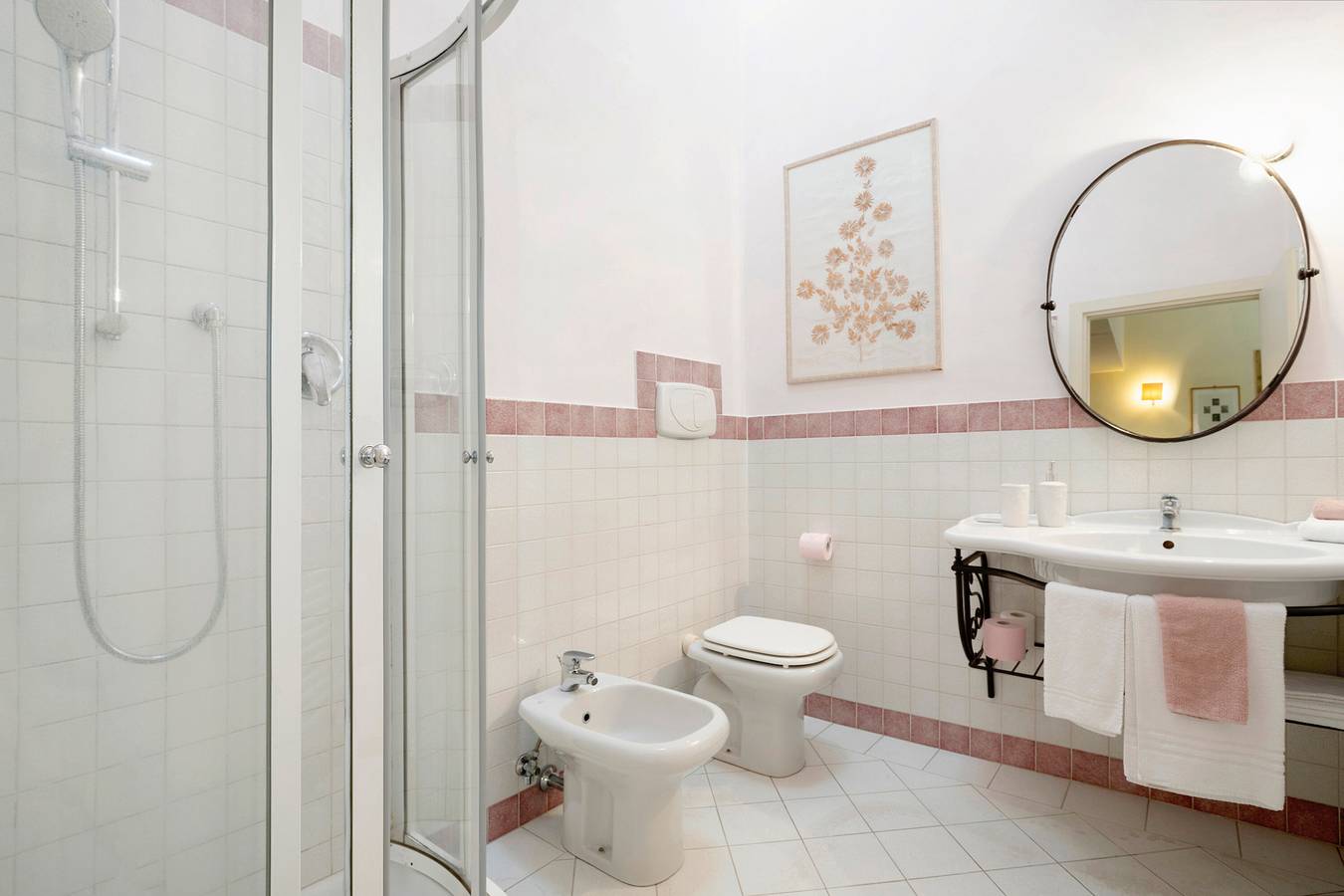 Room 'Rosa' with Shared Garden, Wi-Fi and Air Conditioning in Mirano, Venice Province