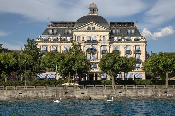 Hotel für 4 Personen, mit Balkon und Terrasse sowie Seeblick und Ausblick in Zürich