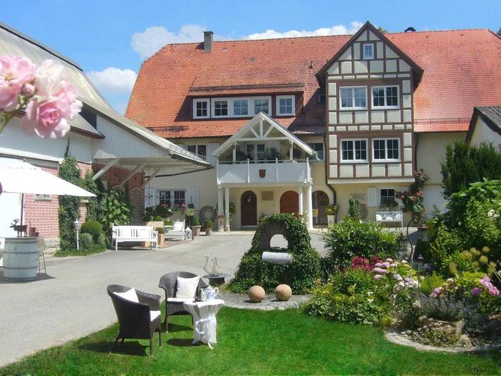 Ferienwohnung für 3 Personen, mit Ausblick und Garten in Rot am See