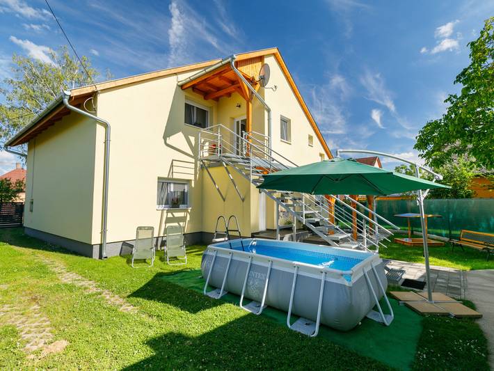 Holiday rental for 6 people, with balcony and garden in Balaton