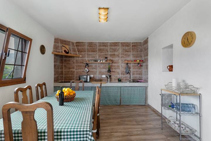 Holiday Home 'La Umbría' with Mountain Views, Private Terrace and Wi-Fi in Artenara, Artenara (municipality)
