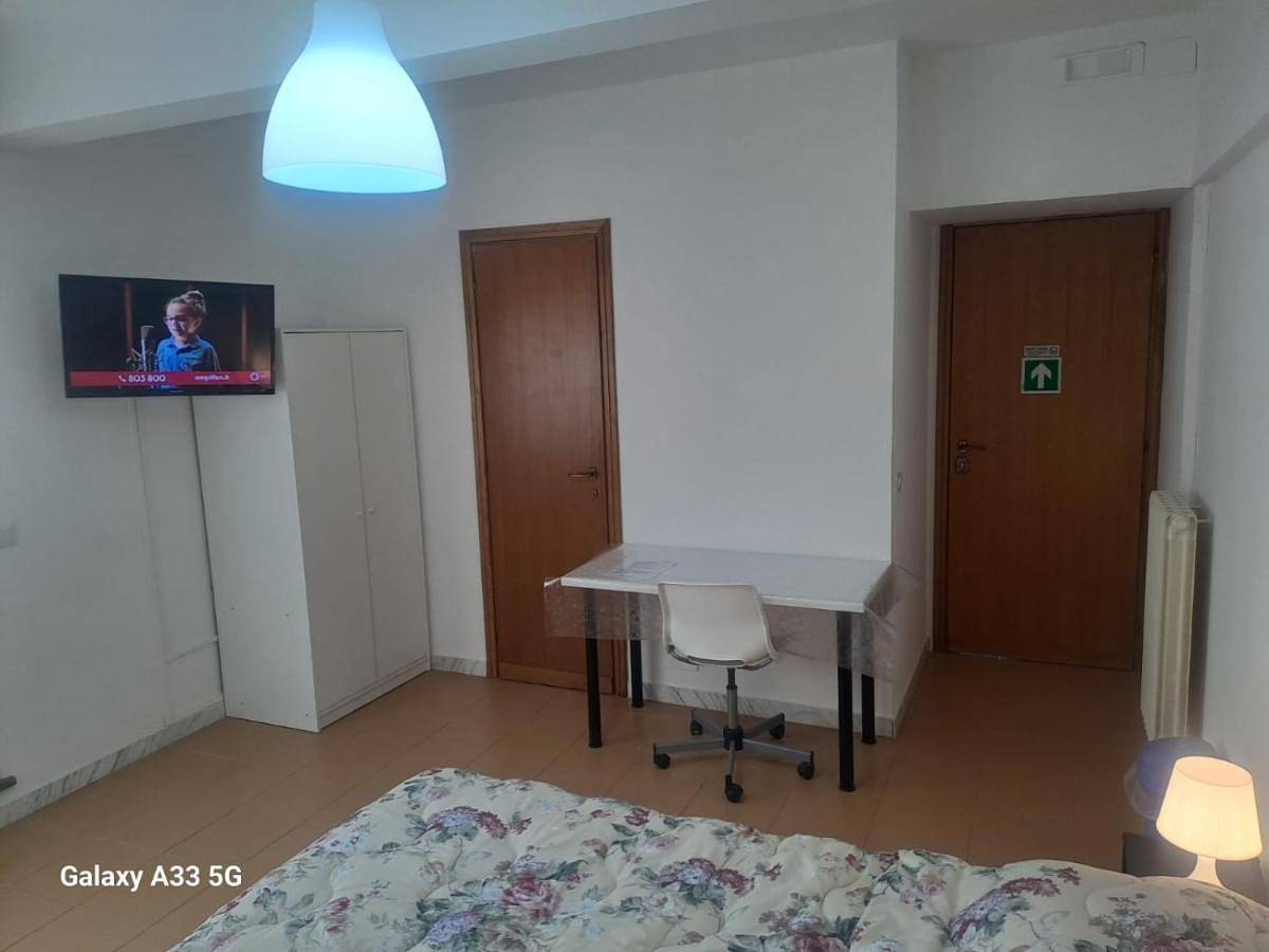 Large Double Room in Nettuno, Provincia di Roma