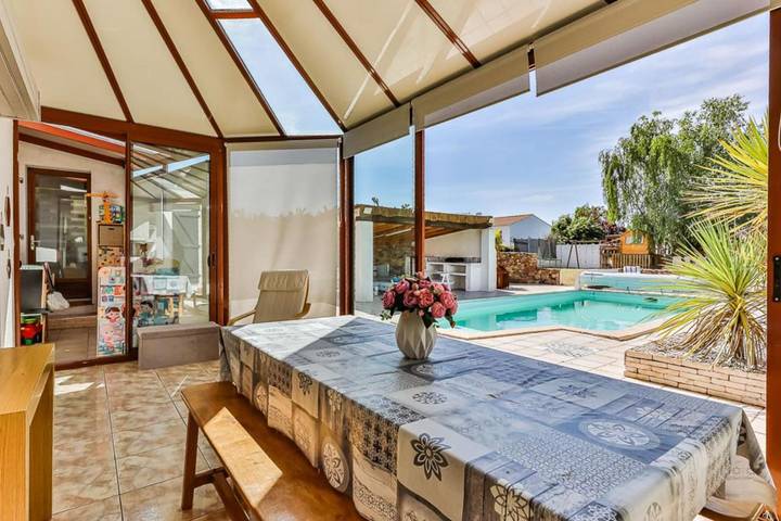 Location de vacances pour 7 personnes, avec terrasse ainsi que piscine et jardin à Notre-Dame-de-Riez - 3