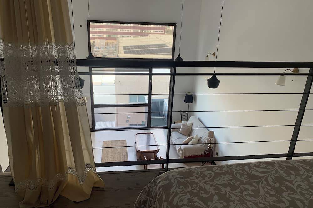 Entire apartment, Duplex in Madrid ideal for a trip with friends or as a couple in Madrid, Madrid Province