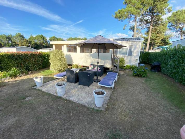 Camping pour 4 personnes, avec piscine et vue ainsi que jardin et bassin pour enfant