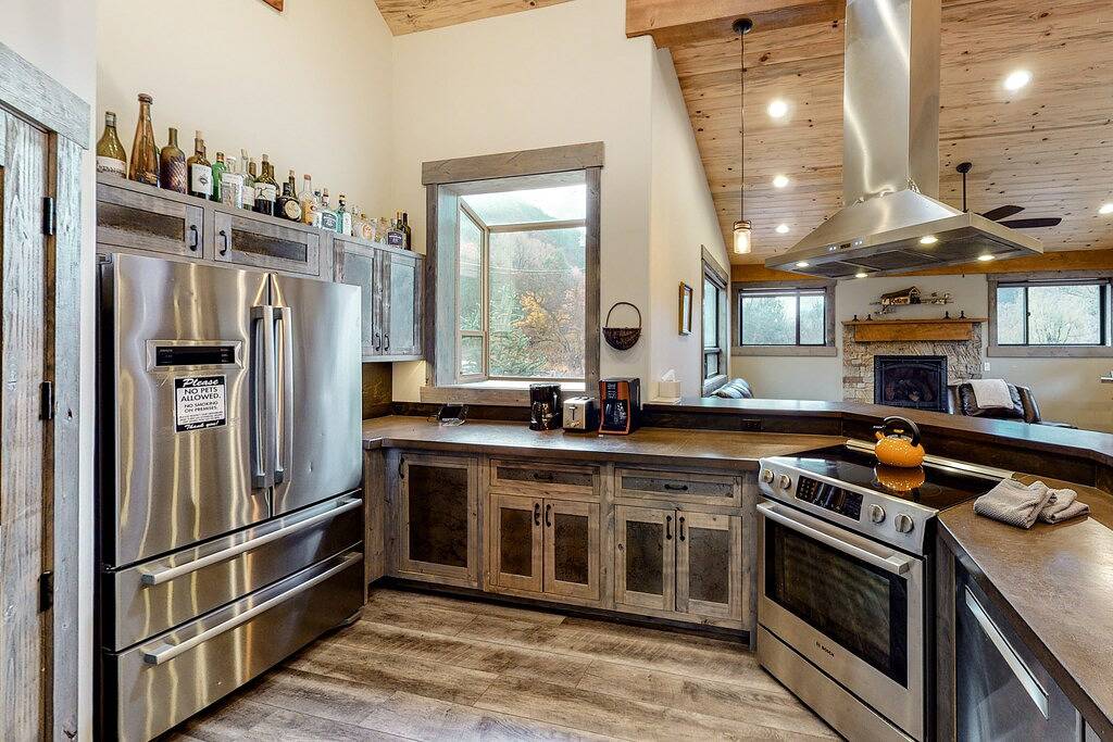 Two-level home on one acre w/ mountain views and deck on Crystal River in Pitkin County