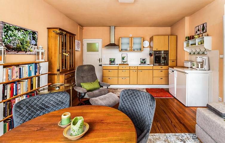 Ganze Ferienwohnung, Scenic Garden Apt: Parkplatz, Aussicht, TV, Doppelbett - Nähe Fluss & Stadtzentrum! in Sankt Annen, Halbinsel Eiderstedt