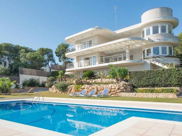 Villa voor 10 personen, with Balkon and Terras as well as Zwembad in Tarragona