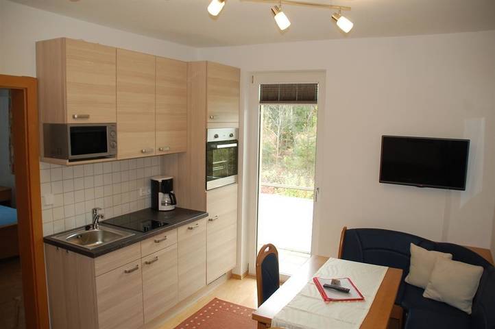 Ferienwohnung für 4 Personen, mit Balkon und Terrasse sowie Garten und Pool am Faaker See - 4