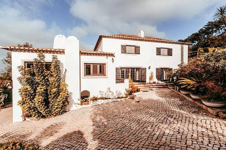 Location de vacances pour 7 personnes, avec jardin ainsi que balcon et piscine dans Mem Martins